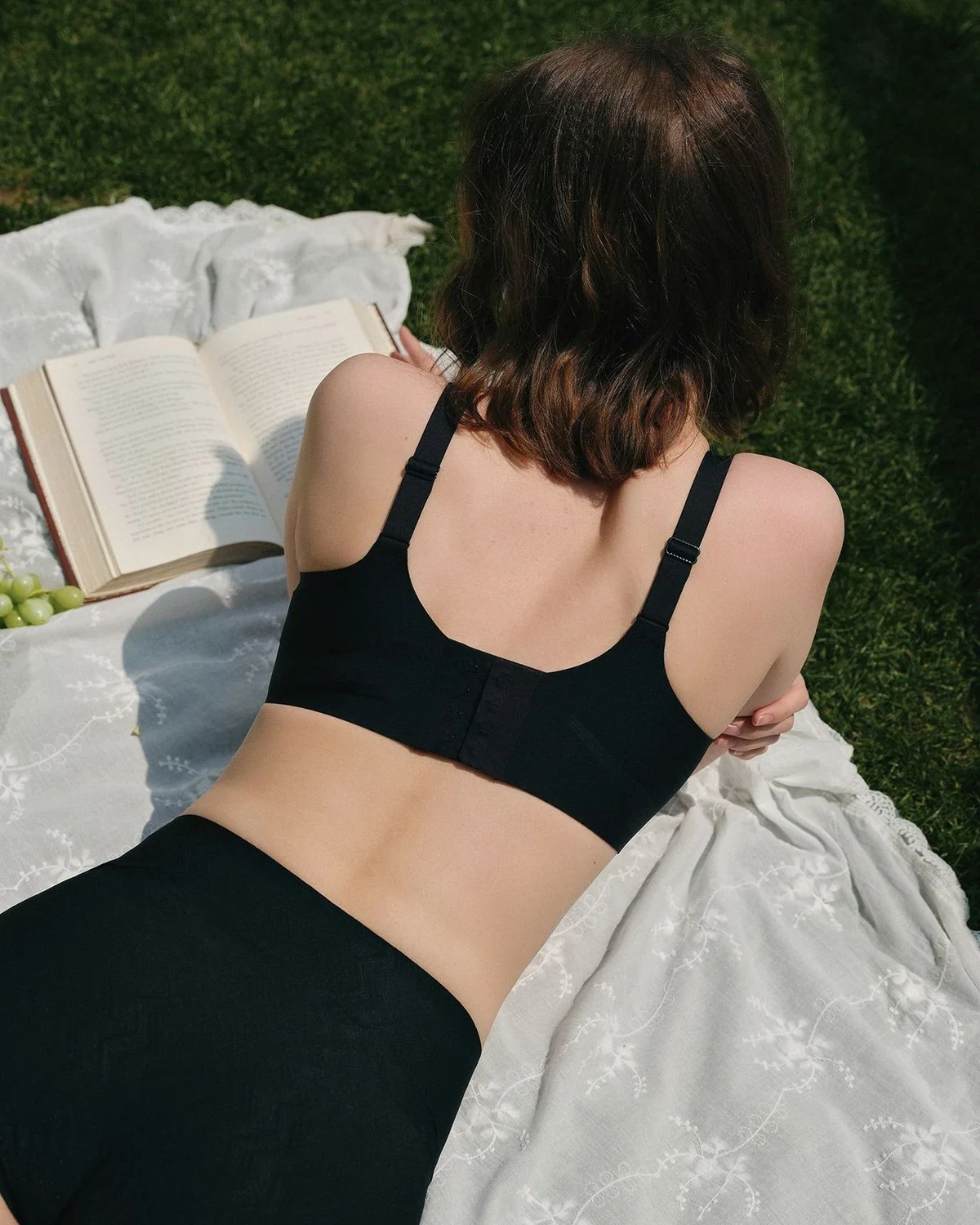 Lightweight wire-free bra that minimizes larger busts, thin rabbit-ear, styled view