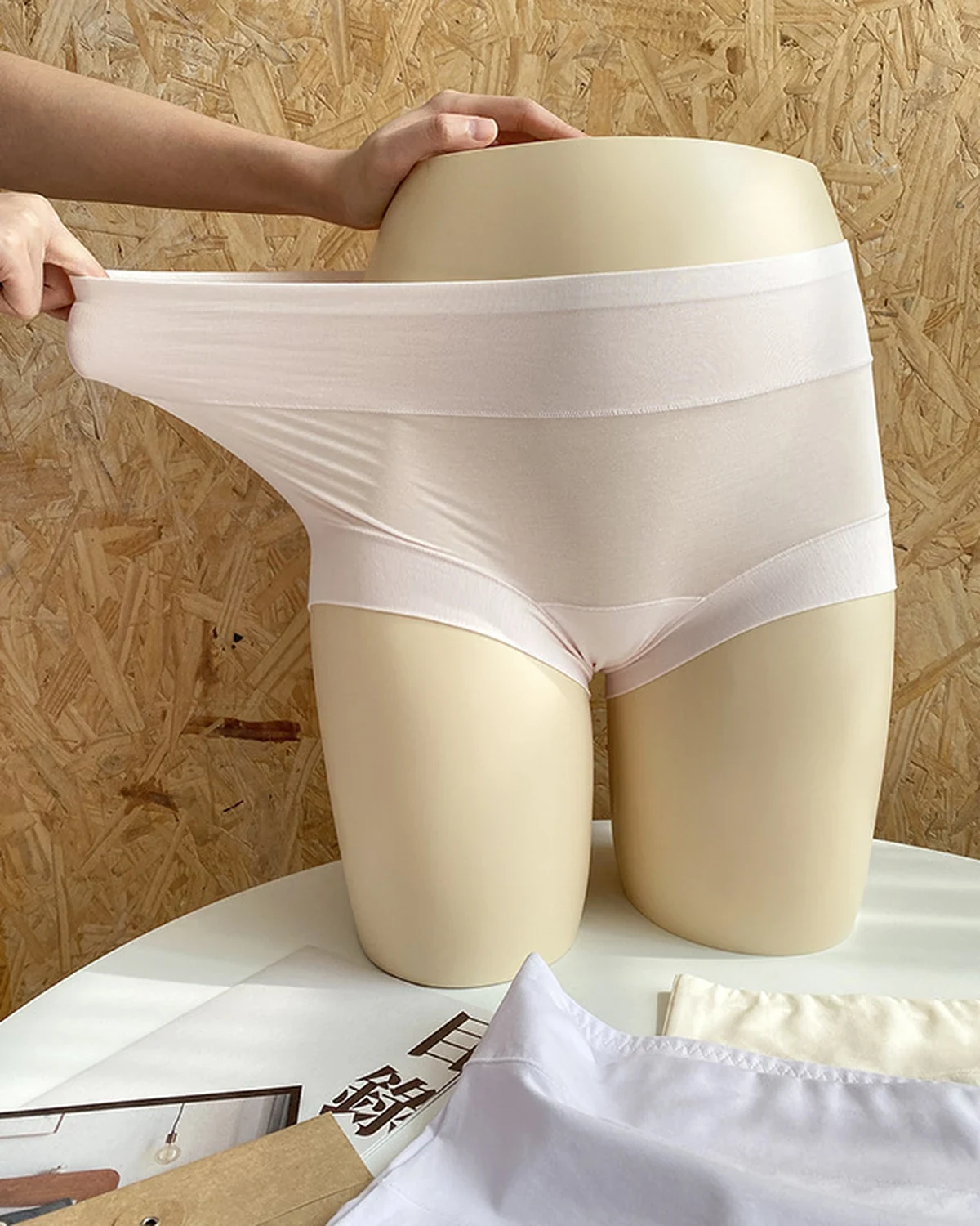 100S long-staple cotton seamless high-waist women's briefs, comfortable, styled view