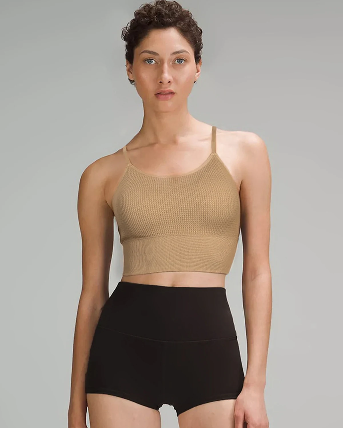 Seamless integrated high-support shockproof women's sports tank, styled view